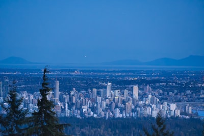 Photograph skyline, park and mountain views