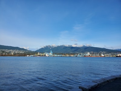 Relax and enjoy mountain and harbour vistas