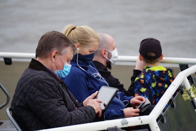 Guided boat tours to see puffins and murres