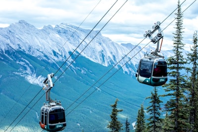 Riding the PEAK 2 PEAK Gondola