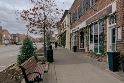 Shopping at artisan markets