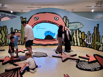 Use interactive family and kids' exhibits