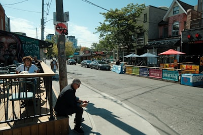 Dine at cafés and restaurants