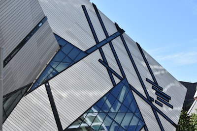 Explore cafés, galleries and boutique shops