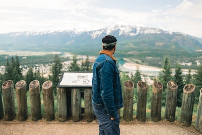 Educational reading of interpretive signs