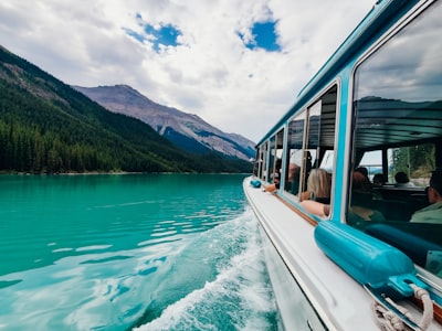 Maligne Lake boat cruise