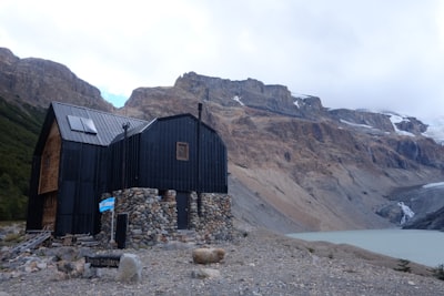 Tea house trekking to Plain of Six Glaciers