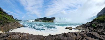 Photograph the whirlpool and rapids