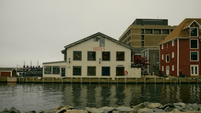 Have a casual waterfront meal